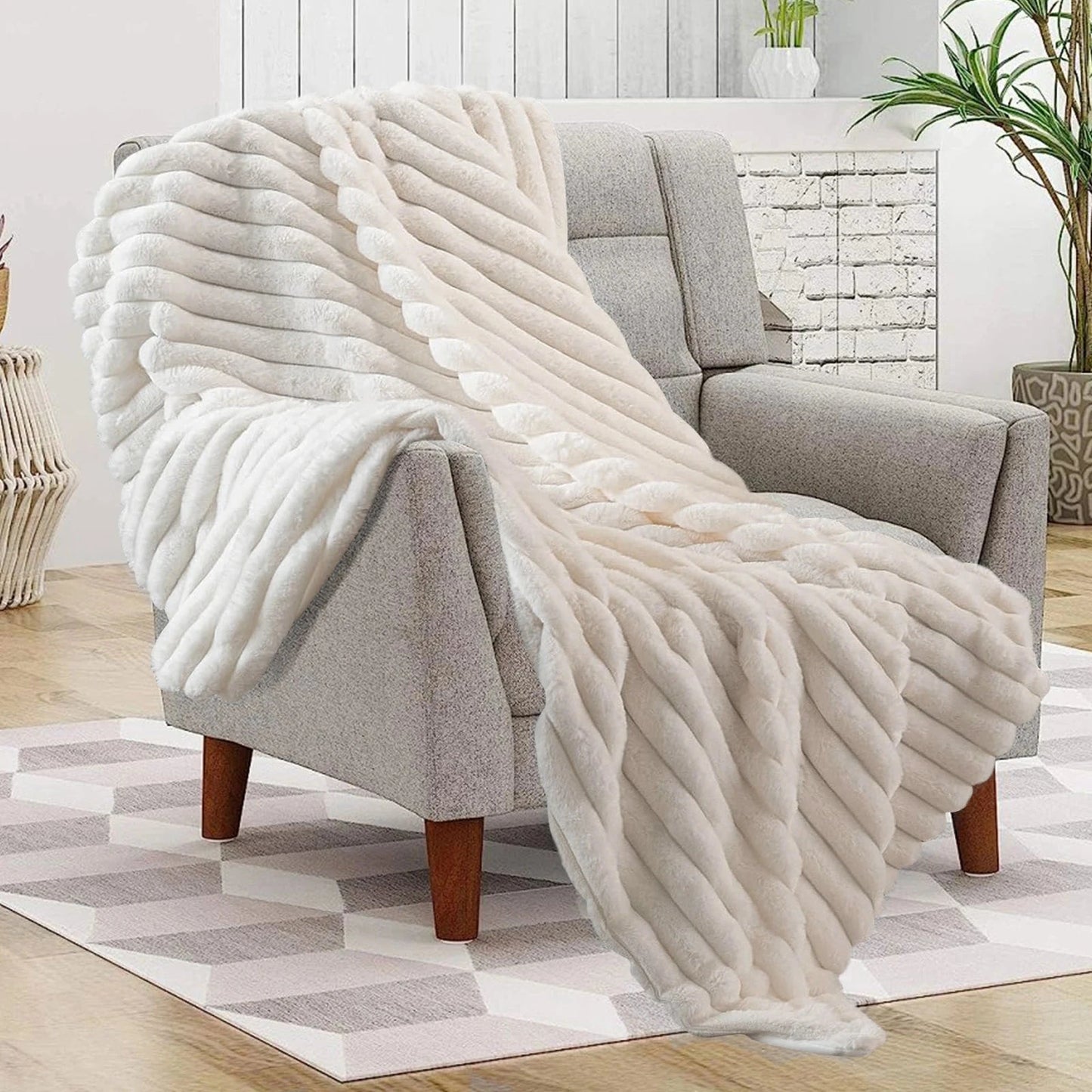 Ultra-Soft Faux Fur Throw Blanket – Plush, Luxurious & Perfect for Every Space Manwatstore