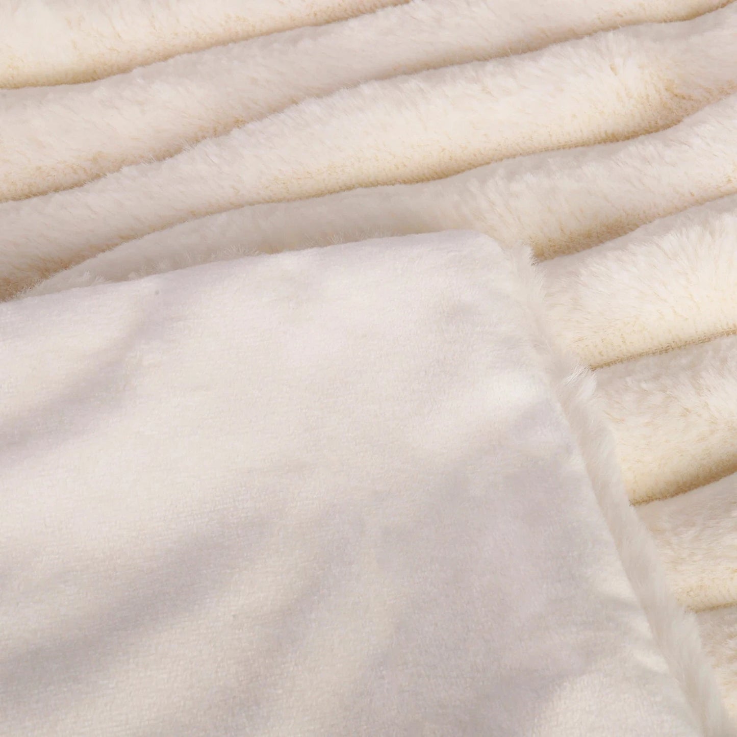 Ultra-Soft Faux Fur Throw Blanket – Plush, Luxurious & Perfect for Every Space Manwatstore